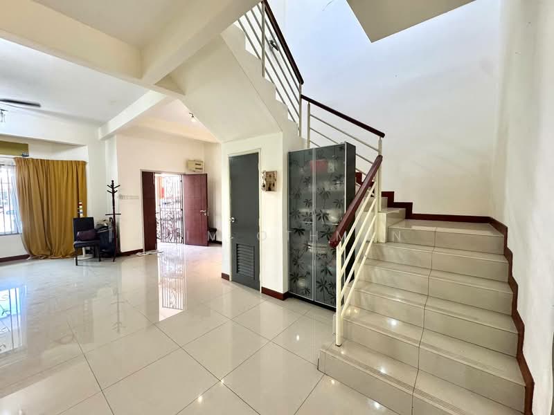 2-storey Terraced House for Sale in Shah Alam (Selangor) - Azim Othman - Entrance - PropertyGuru.com.my