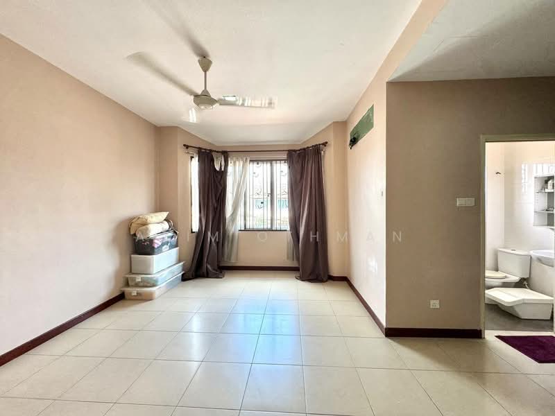 2-storey Terraced House for Sale in Shah Alam (Selangor) - Azim Othman - Living Room - PropertyGuru.com.my