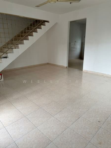 2-storey Terraced House for Sale in Taman Seri Tanjong Minyak (Tanjong Minyak) - Wesley Tan - Living Room - PropertyGuru.com.my