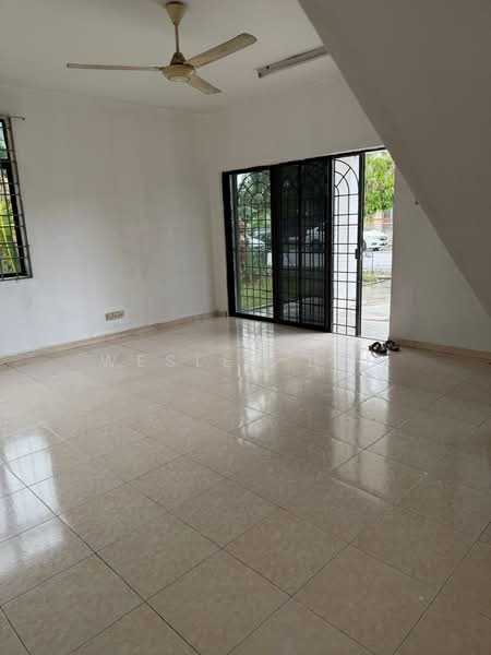 2-storey Terraced House for Sale in Taman Seri Tanjong Minyak (Tanjong Minyak) - Wesley Tan - Living Room - PropertyGuru.com.my