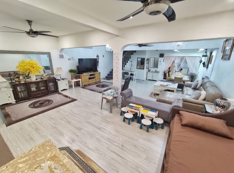 Rumah Teres 2 Tingkat untuk Dijual di Taman Selayang Indah (Selayang) - Adi Mohamad - Living Room - PropertyGuru.com.my