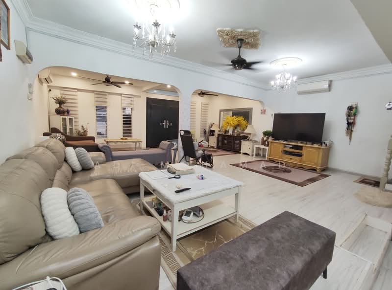 Rumah Teres 2 Tingkat untuk Dijual di Taman Selayang Indah (Selayang) - Adi Mohamad - Living Room - PropertyGuru.com.my