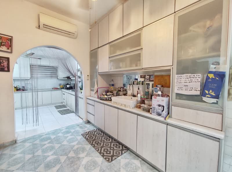 Rumah Teres 2 Tingkat untuk Dijual di Taman Selayang Indah (Selayang) - Adi Mohamad - Kitchen - PropertyGuru.com.my