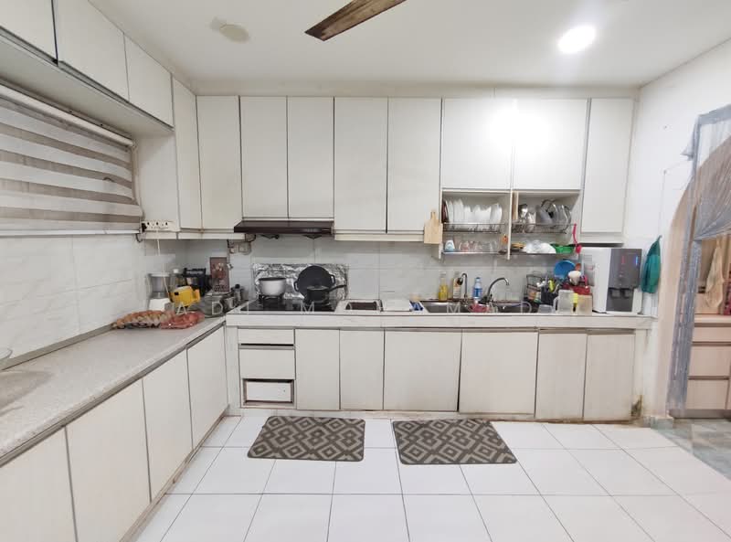 Rumah Teres 2 Tingkat untuk Dijual di Taman Selayang Indah (Selayang) - Adi Mohamad - Kitchen - PropertyGuru.com.my