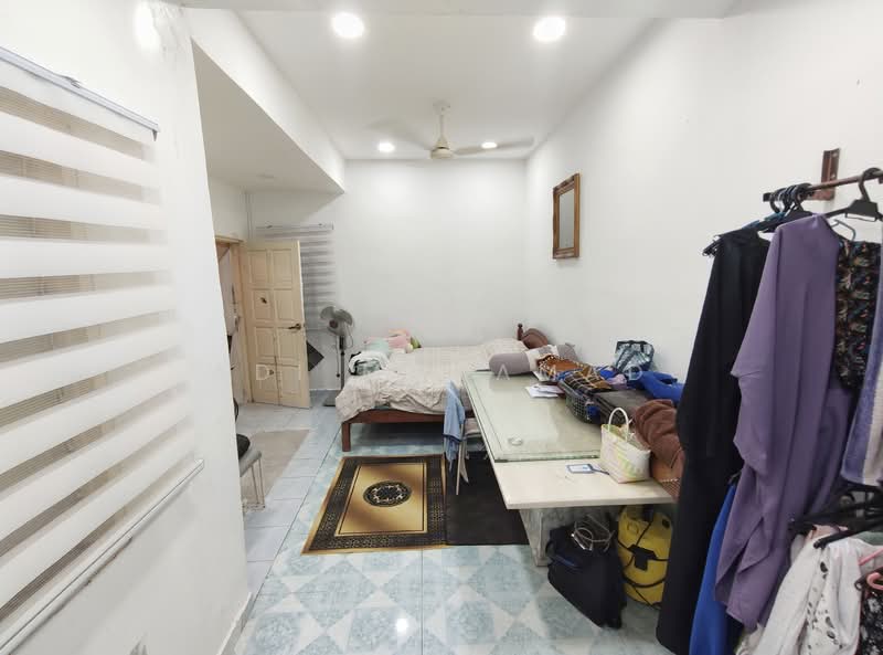 Rumah Teres 2 Tingkat untuk Dijual di Taman Selayang Indah (Selayang) - Adi Mohamad - Bedroom 3 (Master) - PropertyGuru.com.my