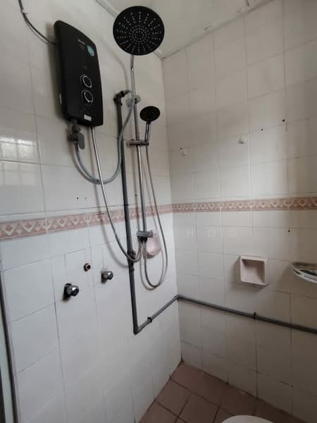 2-storey Terraced House for Rent in Puchong Utama (Seksyen 10) (Puchong) - Joyce Hoo - Bathroom - PropertyGuru.com.my
