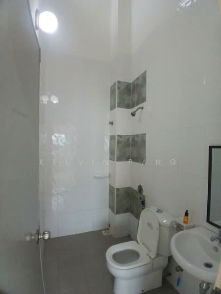 Rumah Teres 2 Tingkat untuk Disewa di Shah Alam (Selangor) - Kelvin Pang - Bathroom - PropertyGuru.com.my