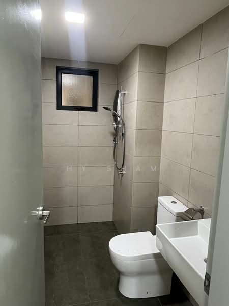 Servis Apartment untuk Disewa di M Luna - HY Sham - Bathroom - PropertyGuru.com.my