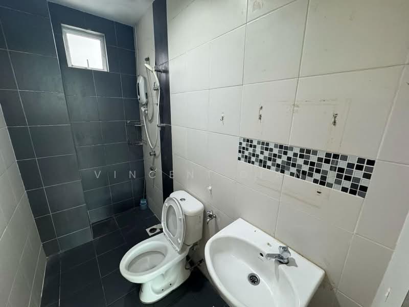 Pangsapuri untuk Disewa di Zennith Suites (Pangsapuri Kebun Teh) - Vincent Gian - Bathroom - PropertyGuru.com.my