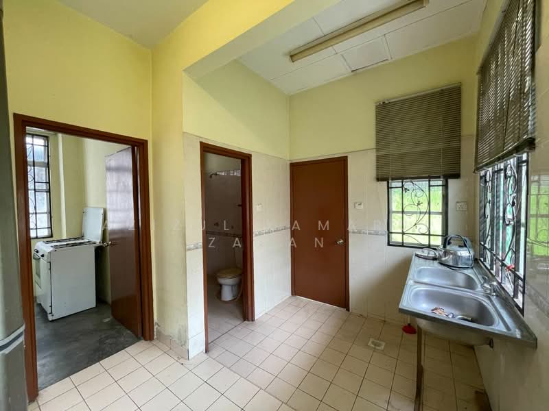 Rumah Berkembar untuk Dijual di Seri Kembangan (Selangor) - Azizul Kamarul Zaman - Kitchen - PropertyGuru.com.my