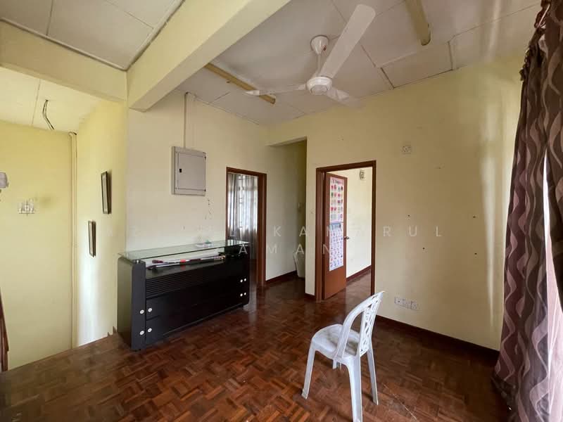 Rumah Berkembar untuk Dijual di Seri Kembangan (Selangor) - Azizul Kamarul Zaman - Living Room - PropertyGuru.com.my