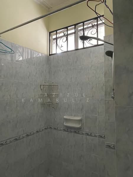 Rumah Berkembar untuk Dijual di Seri Kembangan (Selangor) - Azizul Kamarul Zaman - Bathroom - PropertyGuru.com.my