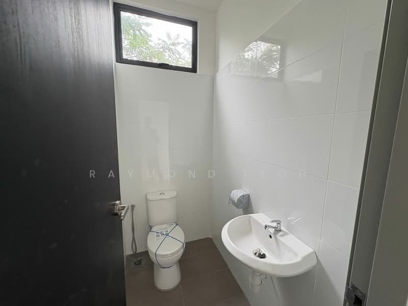 For Rent - Simpang Ampat Shop Lot 2 Storey Semi-D @ CWG