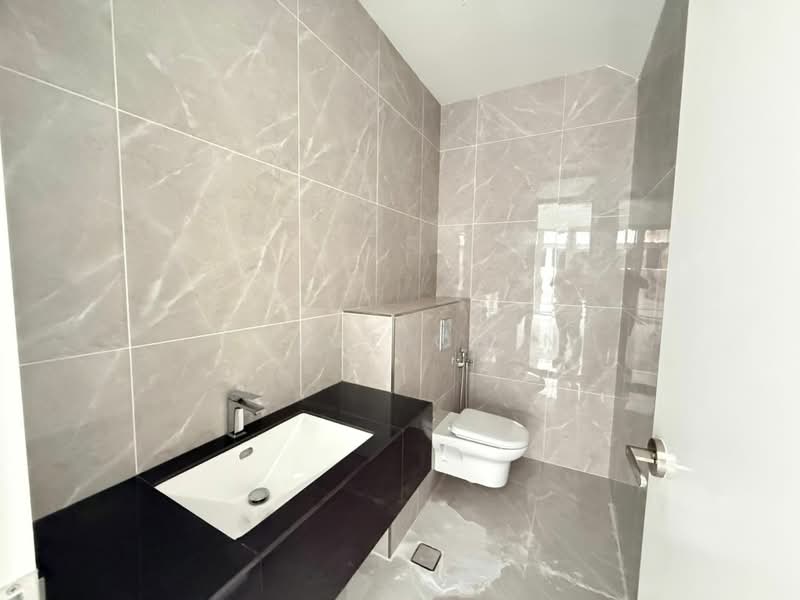 Semi-Detached House for Sale in Taman Ekoflora (Johor Bahru) - Chloe Chin - Bathroom - PropertyGuru.com.my