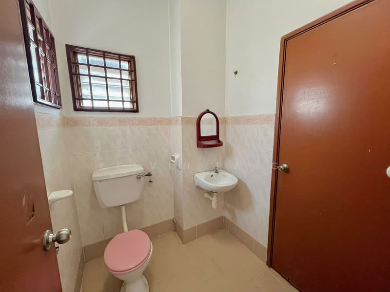 Rumah Teres 2 Tingkat untuk Dijual di Bukit Raja (Selangor) - Kelvin Pang - Bathroom - PropertyGuru.com.my