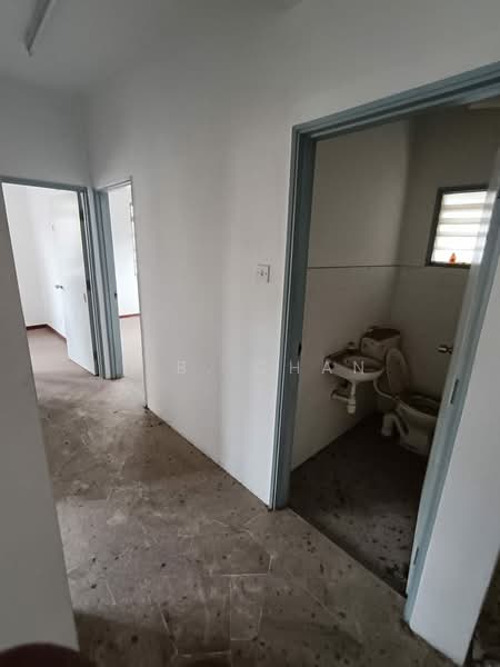 Rumah Flat untuk Dijual di Pangsapuri Seri Cempaka (Serendah) - K.B. Chan - Corridor - PropertyGuru.com.my