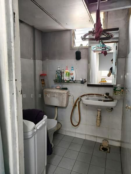 Rumah Flat untuk Dijual di Sri Lanang - Bernice Gan - Bathroom - PropertyGuru.com.my