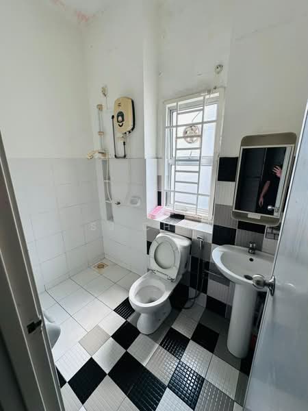 2-storey Terraced House for Rent in Taman Setia Indah (Tebrau) - SJ CHAN - Bathroom - PropertyGuru.com.my