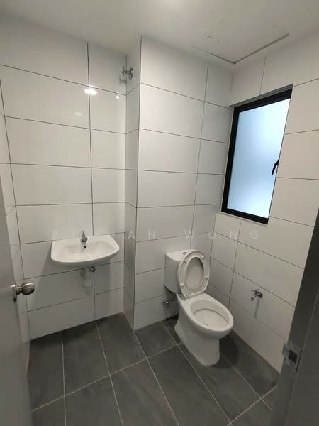 Servis Apartment untuk Disewa di Traders Garden @ Cheras Selatan - Adrian Wong - Bathroom - PropertyGuru.com.my