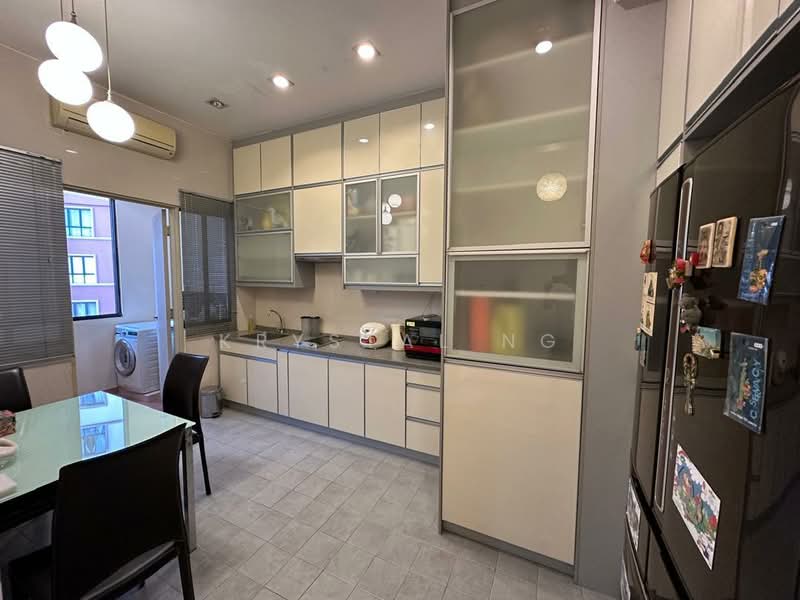 Kondominium untuk Dijual di Casa Indah 1 - Krystal Ng - Kitchen - PropertyGuru.com.my