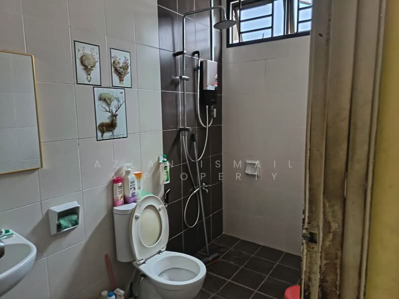 Rumah Teres 2 Tingkat untuk Dijual di Setia Tropika (Johor Bahru) - Azlan Ismail aiproperty - Bathroom - PropertyGuru.com.my