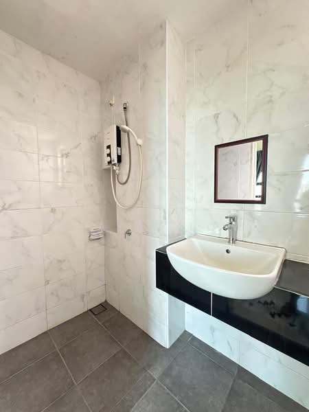 Service Residence for Rent at Sky Breeze Service Apartment - Elayne Low - Bathroom - PropertyGuru.com.my