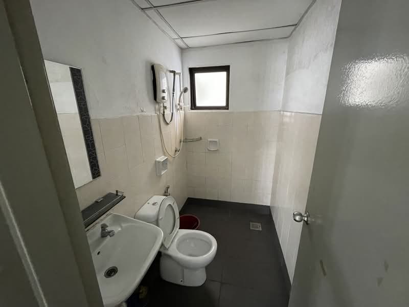 Condominium for Rent at Sri Putramas - Ahmad Nizam Abdullah - Bathroom - PropertyGuru.com.my