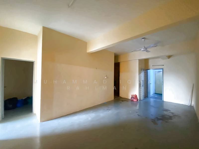 Flat for Sale at Taman Putra Kajang - Muhammad Iqmal Rahiman - Living Room - PropertyGuru.com.my