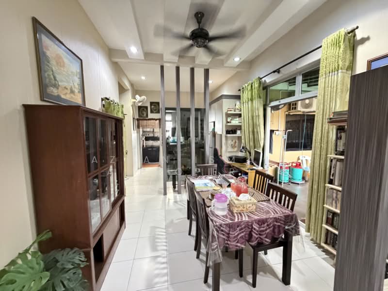 1-storey Terraced House for Sale in Bandar Dato Onn (Tebrau) - Azlan Ismail aiproperty - Dining Room - PropertyGuru.com.my