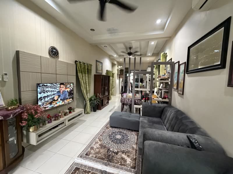 1-storey Terraced House for Sale in Bandar Dato Onn (Tebrau) - Azlan Ismail aiproperty - Living Room - PropertyGuru.com.my