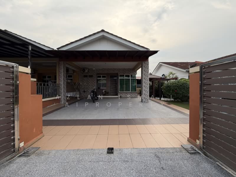 1-storey Terraced House for Sale in Bandar Dato Onn (Tebrau) - Azlan Ismail aiproperty - Exterior - PropertyGuru.com.my