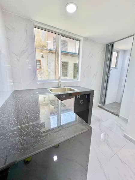 2-storey Terraced House for Sale in Taman Rinting (Masai) - Loong Hing Liong - Kitchen - PropertyGuru.com.my