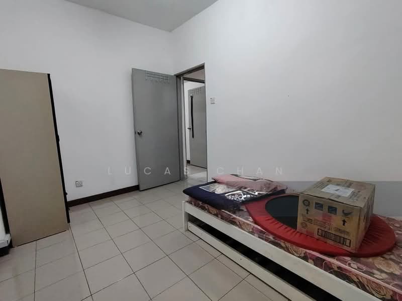 Kondominium untuk Dijual di Meadow Park 2 - Lucas Chan - Bedroom - PropertyGuru.com.my