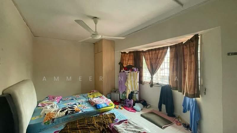 Rumah Teres 2 Tingkat untuk Dijual di Lestari Putra (Seri Kembangan) - Ammeer Nadzrai - Bedroom - PropertyGuru.com.my