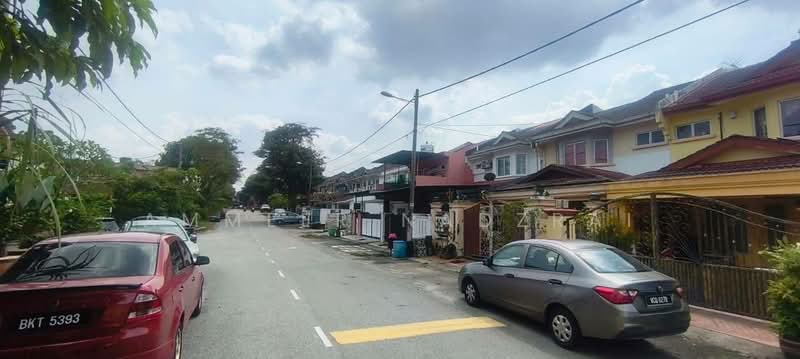 Rumah Teres 2 Tingkat untuk Dijual di Lestari Putra (Seri Kembangan) - Ammeer Nadzrai - Exterior - PropertyGuru.com.my