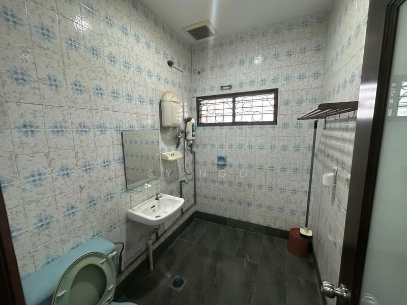 2-storey Terraced House for Rent in Taman Pelangi (Johor Bahru) - SY Ngo - Bathroom - PropertyGuru.com.my