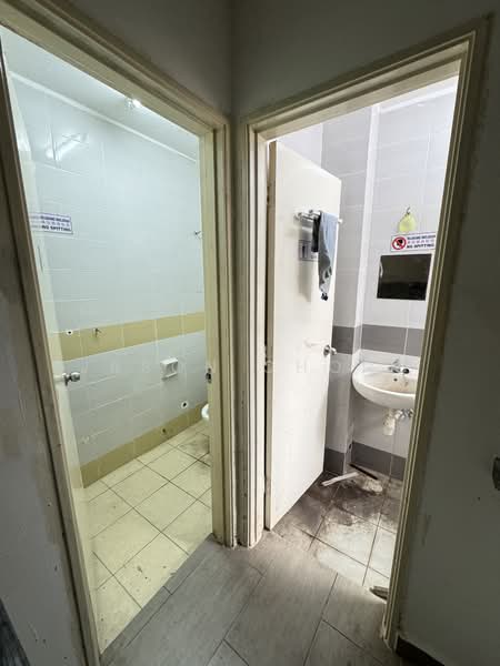 Shop / Office for Sale in Kota Damansara (Selangor) - Jason Chong - Bathroom - PropertyGuru.com.my