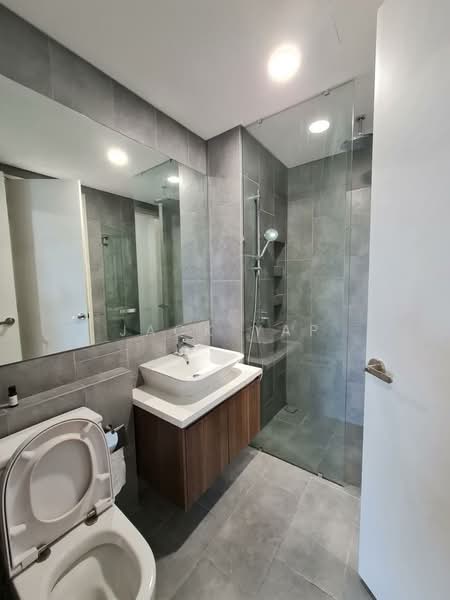Servis Apartment untuk Disewa di Ativo Suites @ Damansara Avenue - Jack Yap - Bathroom - PropertyGuru.com.my
