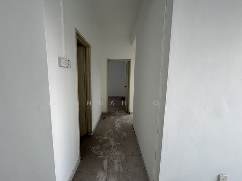 Apartment for Rent at Pangsapuri Sri Alpinia - Shannah Tong - Corridor - PropertyGuru.com.my