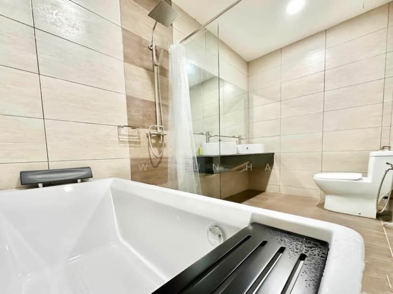 Service Residence for Sale at Molek Regency - Liew Vun Hau - Bathroom - PropertyGuru.com.my