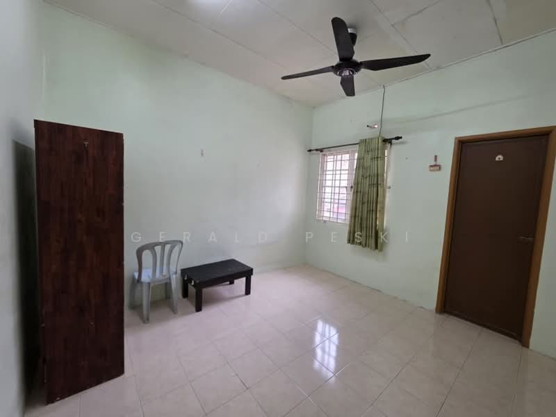 2-storey Terraced House for Sale in Taman Kulim Perdana (Kulim) - Gerald Peski - Living Room - PropertyGuru.com.my