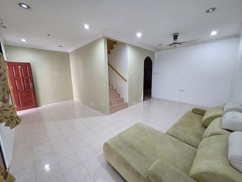 2-storey Terraced House for Sale in Taman Kulim Perdana (Kulim) - Gerald Peski - Living Room - PropertyGuru.com.my