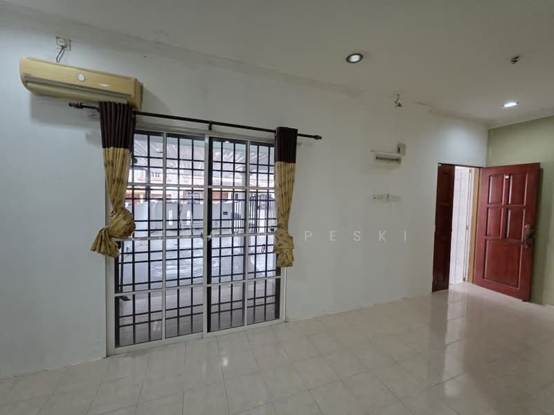 2-storey Terraced House for Sale in Taman Kulim Perdana (Kulim) - Gerald Peski - Living Room - PropertyGuru.com.my
