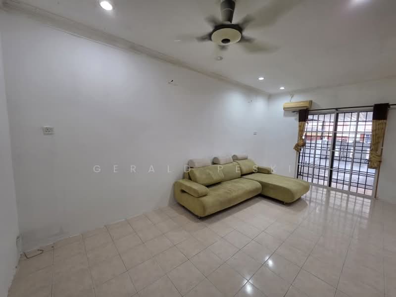 2-storey Terraced House for Sale in Taman Kulim Perdana (Kulim) - Gerald Peski - Living Room - PropertyGuru.com.my