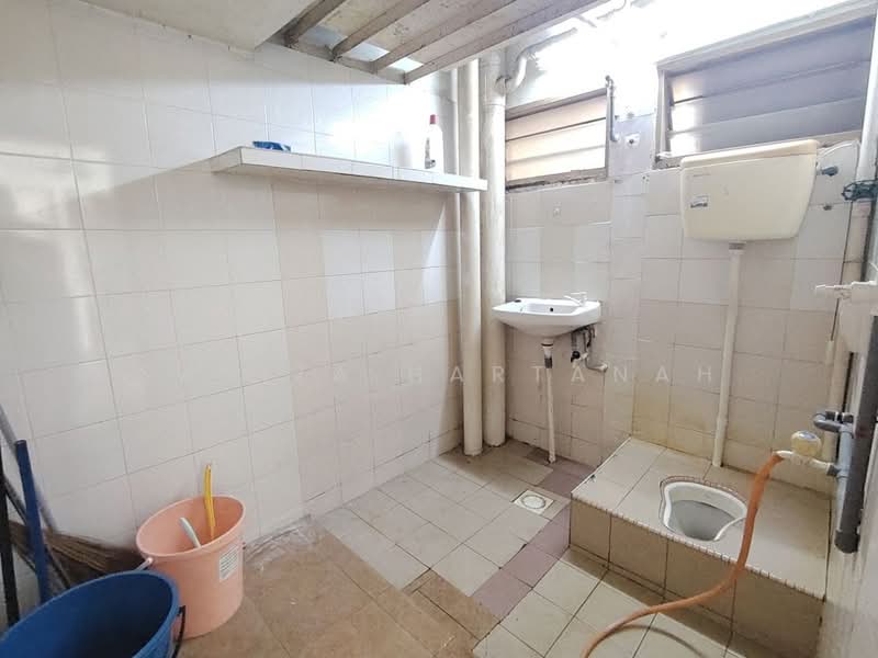 Rumah Flat untuk Dijual di Rebana Flat - Sariza Hartanah - Bathroom - PropertyGuru.com.my