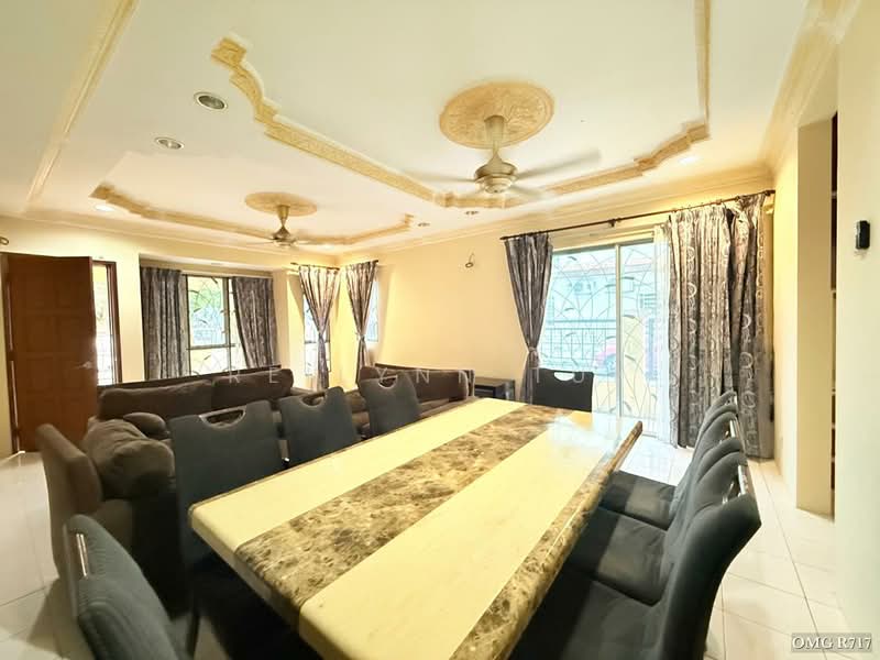 Rumah Teres 2 Tingkat untuk Dijual di Setia Impian (Setia Alam) - Reilynn Tue - Living Room - PropertyGuru.com.my