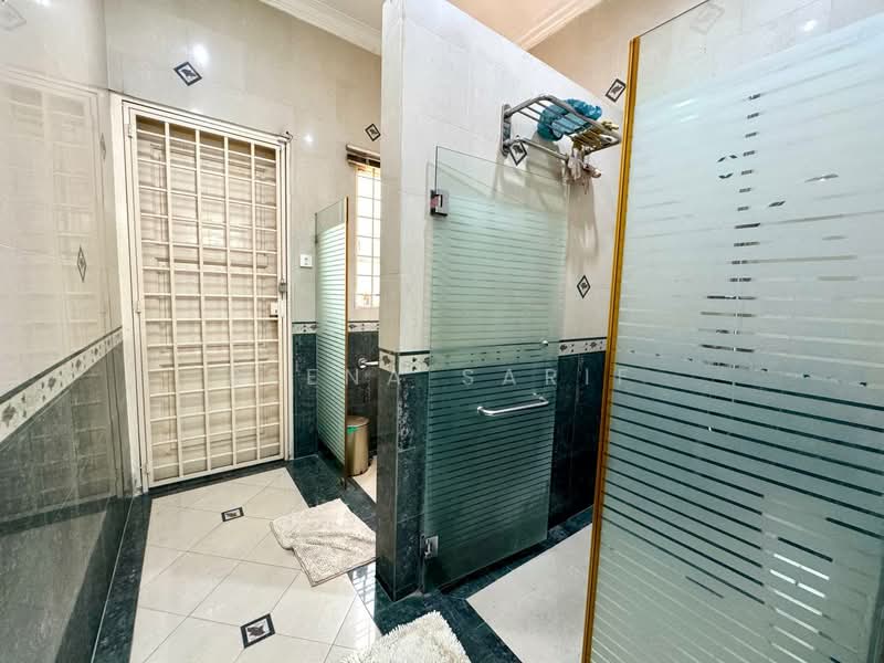 Rumah Banglo untuk Dijual di Bukit Jelutong (Shah Alam) - Reena Sarif - Bathroom - PropertyGuru.com.my