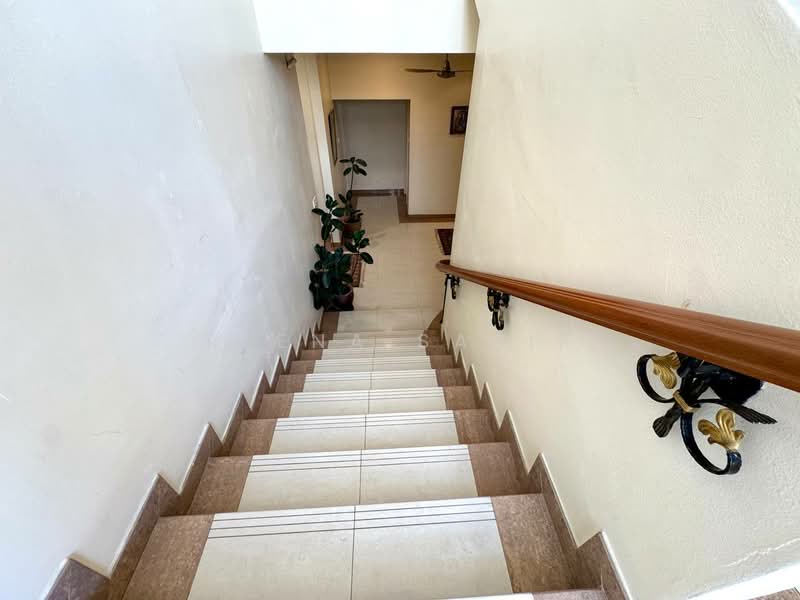 Rumah Banglo untuk Dijual di Bukit Jelutong (Shah Alam) - Reena Sarif - Corridor - PropertyGuru.com.my