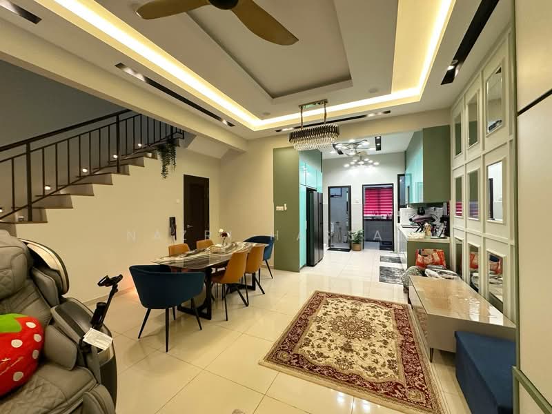 Rumah Teres 2 Tingkat untuk Dijual di Puncak Alam (Selangor) - Nazri Hassan - Living Room - PropertyGuru.com.my