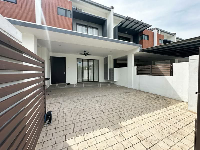 Rumah Teres 2 Tingkat untuk Dijual di Puncak Alam (Selangor) - Nazri Hassan - Exterior - PropertyGuru.com.my